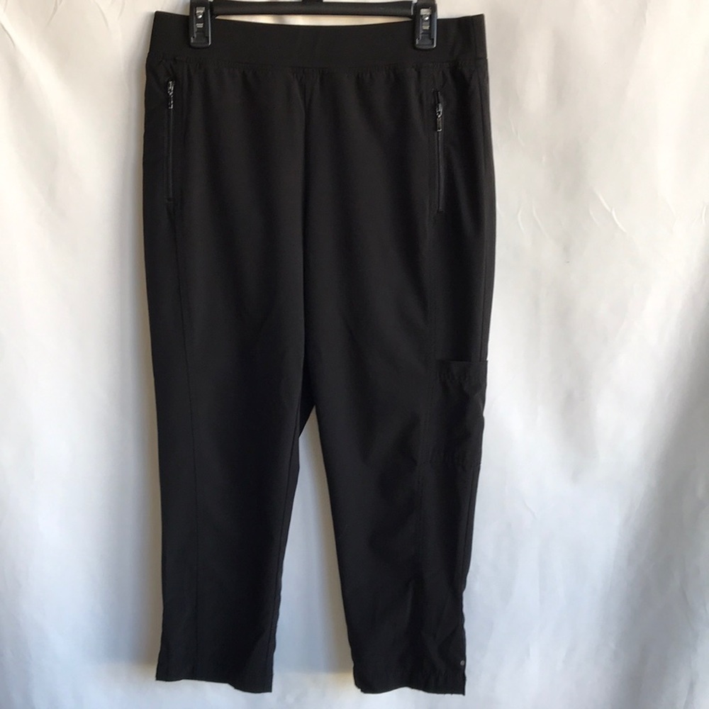 Chico’s Zenergy black crop pants with 5 pockets